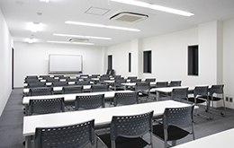 写真：2階 セミナールームB2