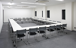 写真：2階 セミナールームB3